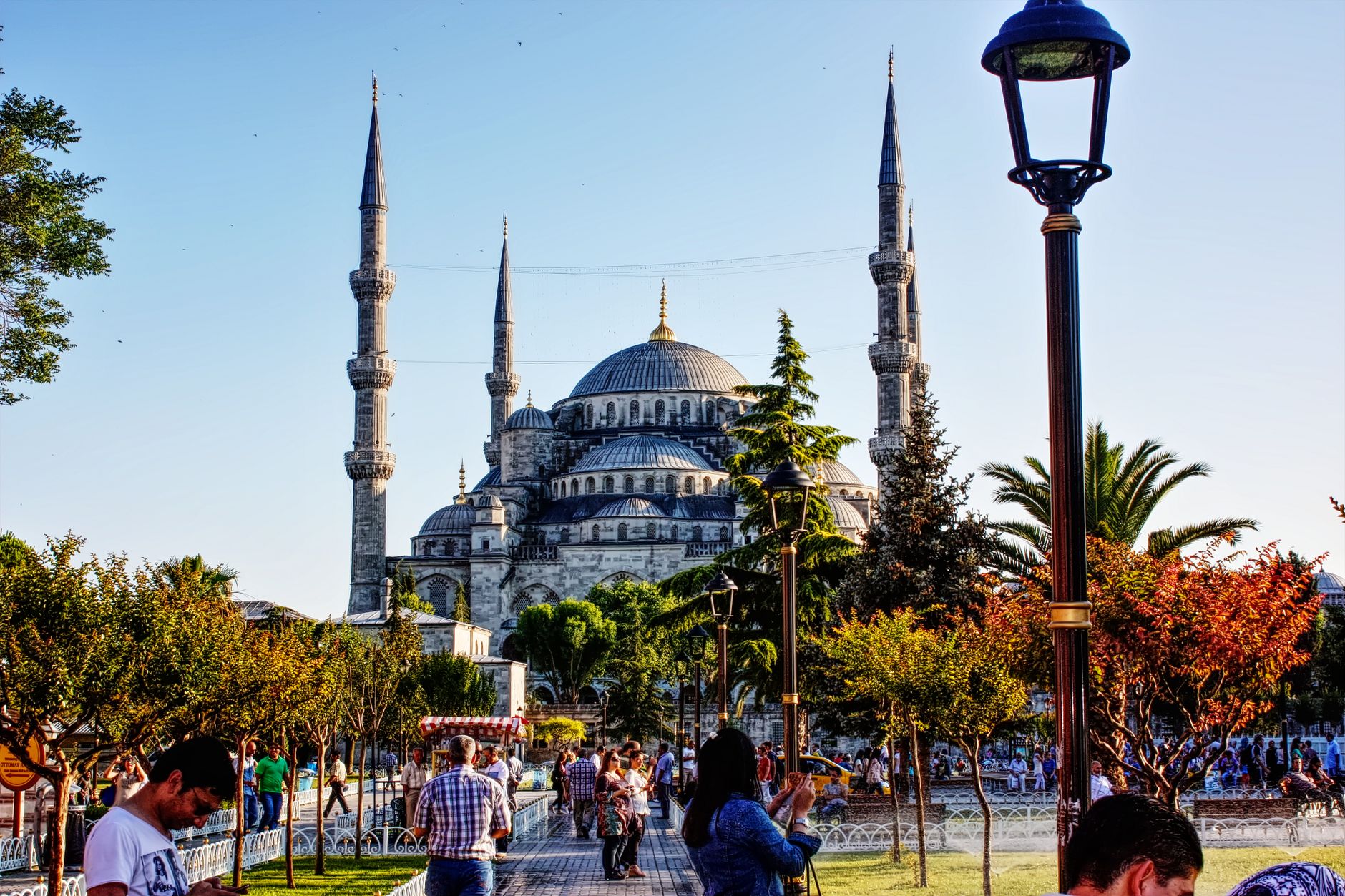 sultan ahmed mosque in istanbul at dusk